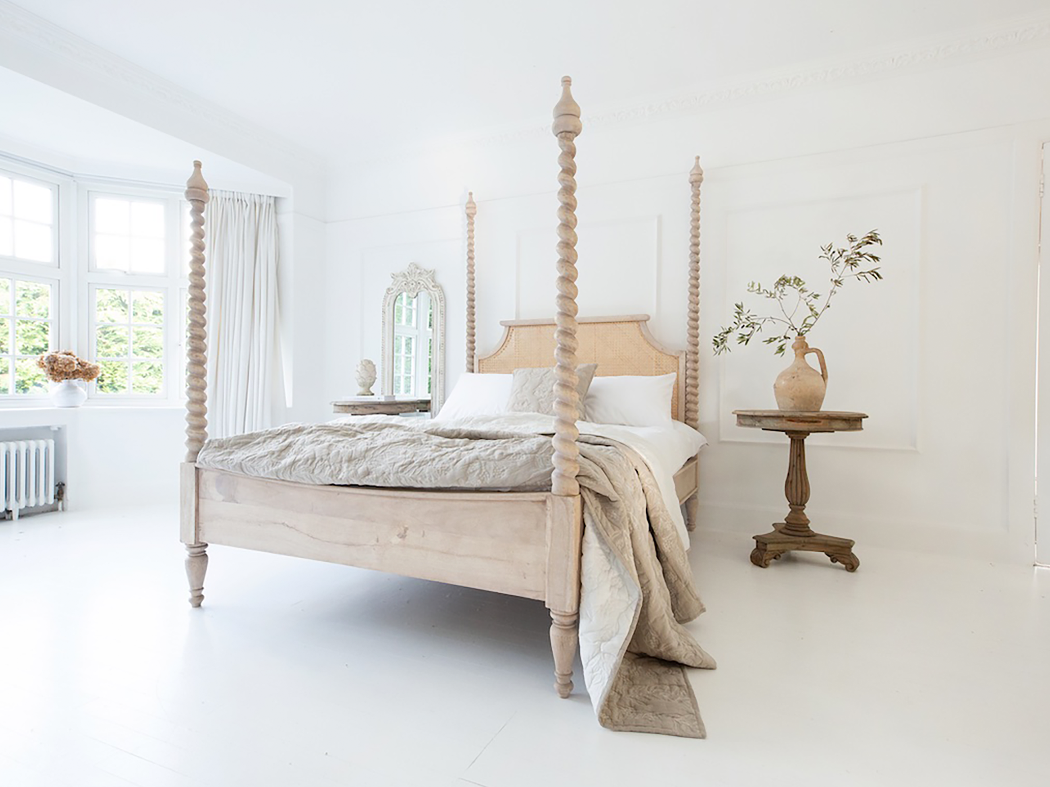 white four poster bed super king